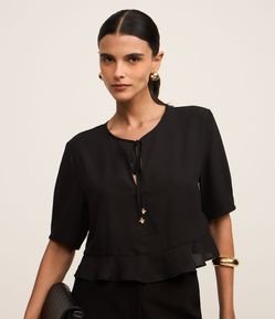 Blusa em Chiffon com Pingente de Besouro na Amarração