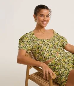 Blusa Cropped em Viscolinho com Estampa Cogumelos