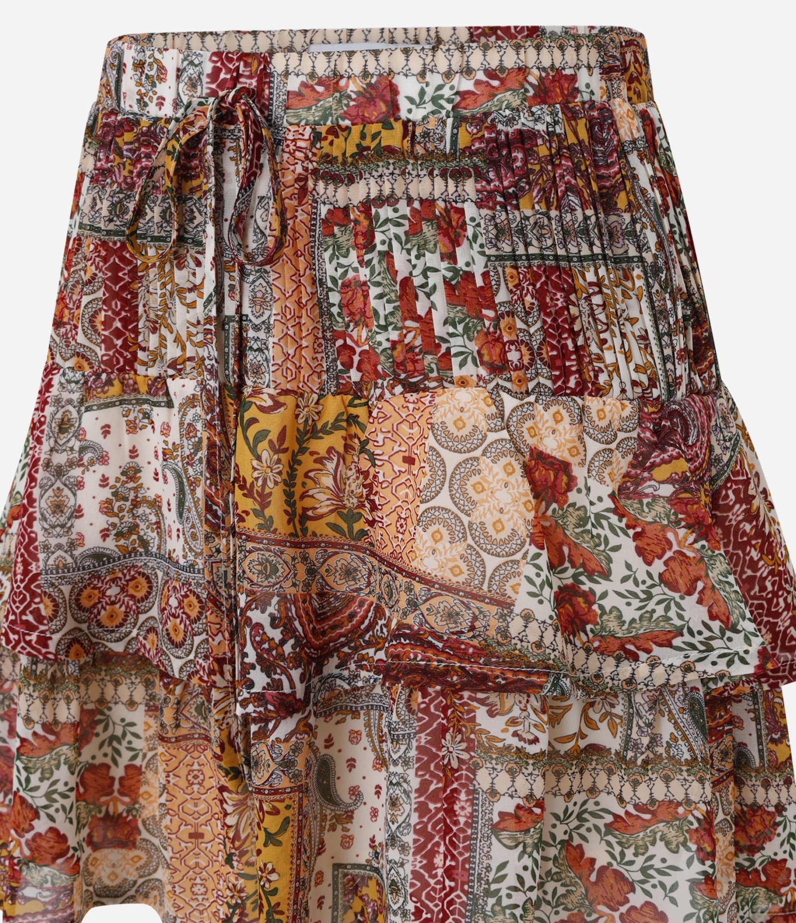 Saia Curta em Chiffon com Babado e Estampa Mix de Patch Vermelho 7