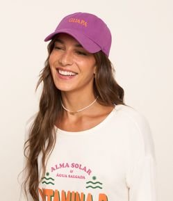 Boné Aba Curva em Sarja com Lettering Guapa Bordada