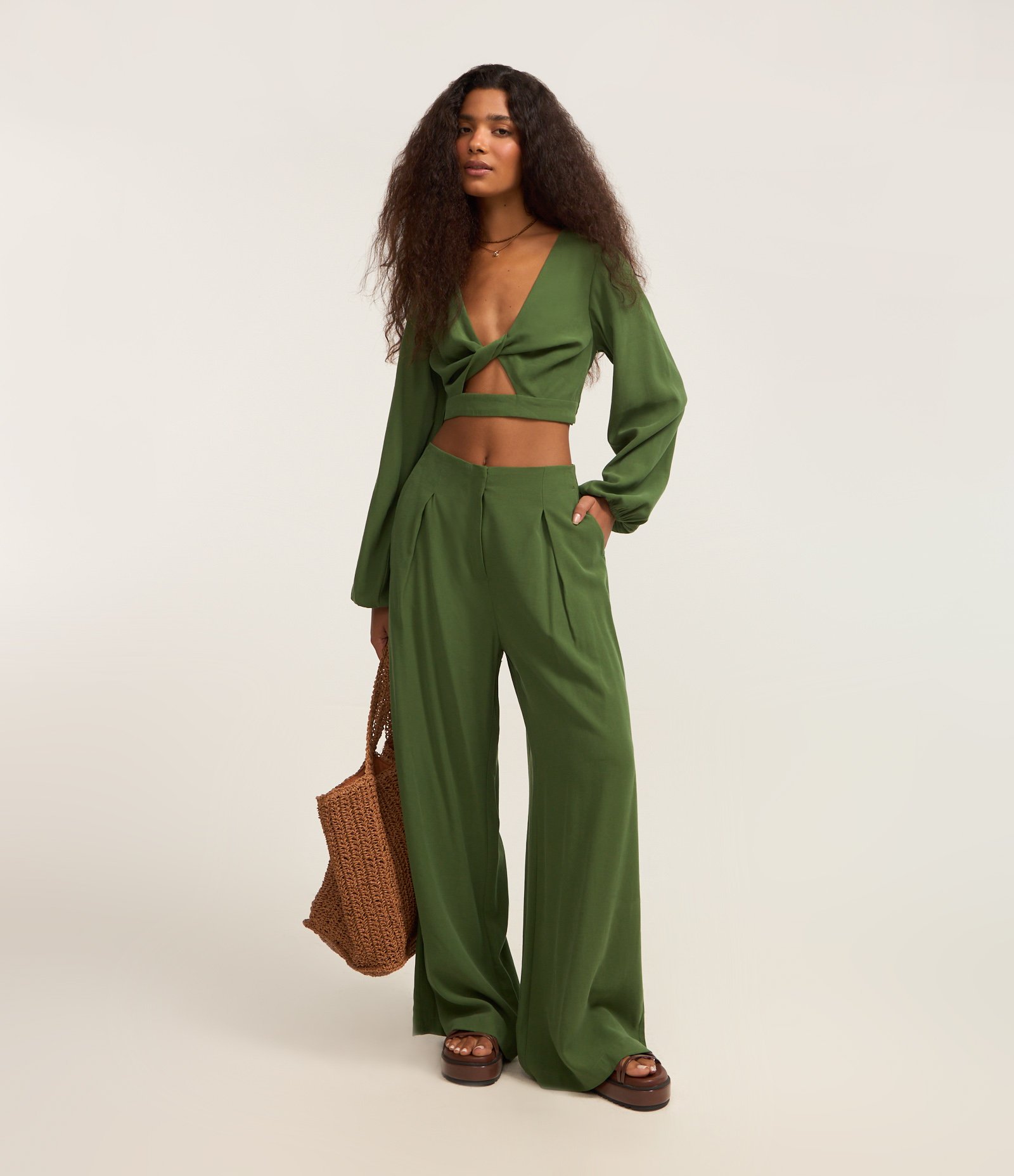 Calça Pantalona em Viscolinho com Pregas Verde 1