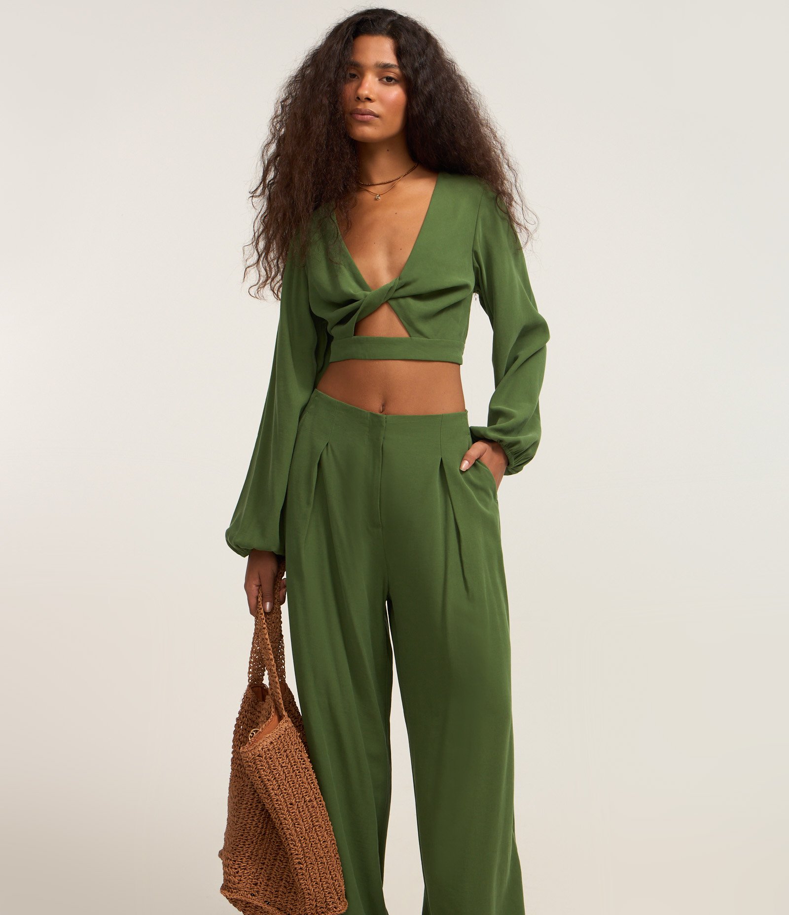 Calça Pantalona em Viscolinho com Pregas Verde 2