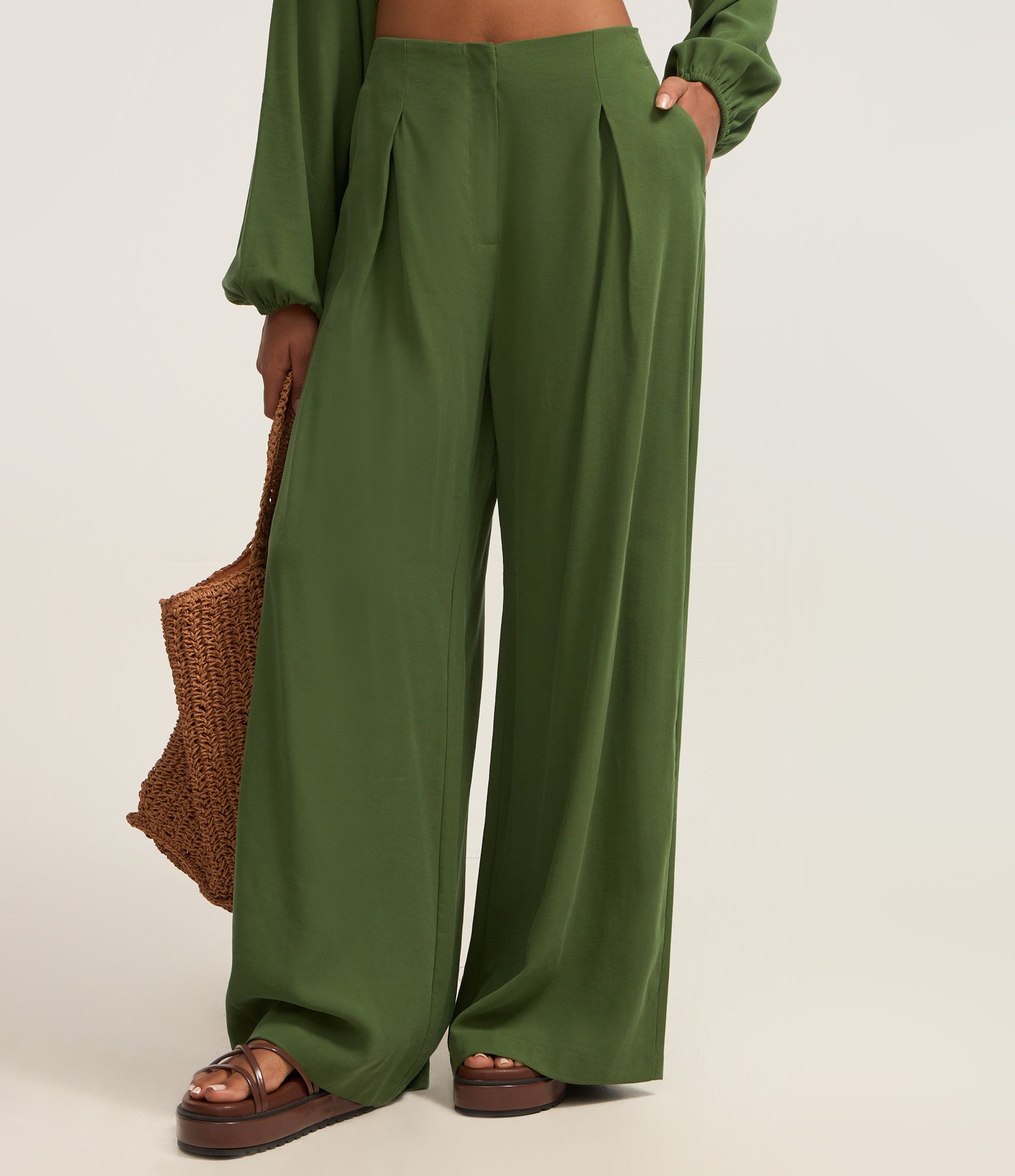 Calça Pantalona em Viscolinho com Pregas Verde 3