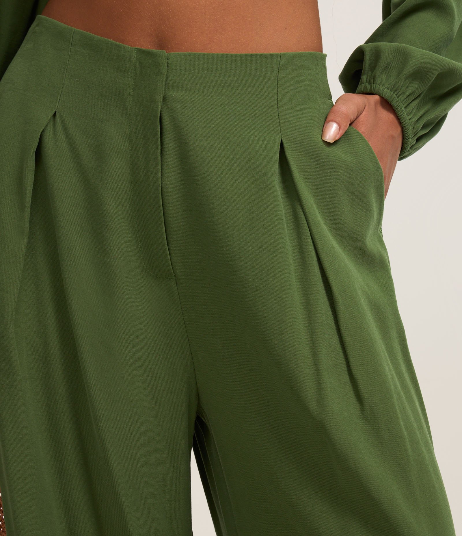 Calça Pantalona em Viscolinho com Pregas Verde 4