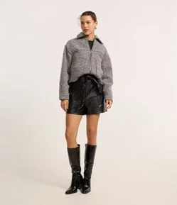 Short Curto em PU com Amarração Frontal