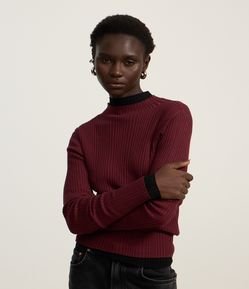 Blusa em Tricô com Golinha Alta