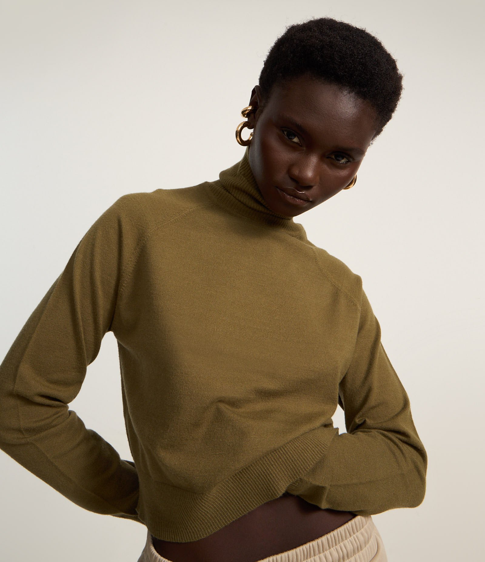 Blusa em Tricô com Gola Alta e Manga Longa Verde 1