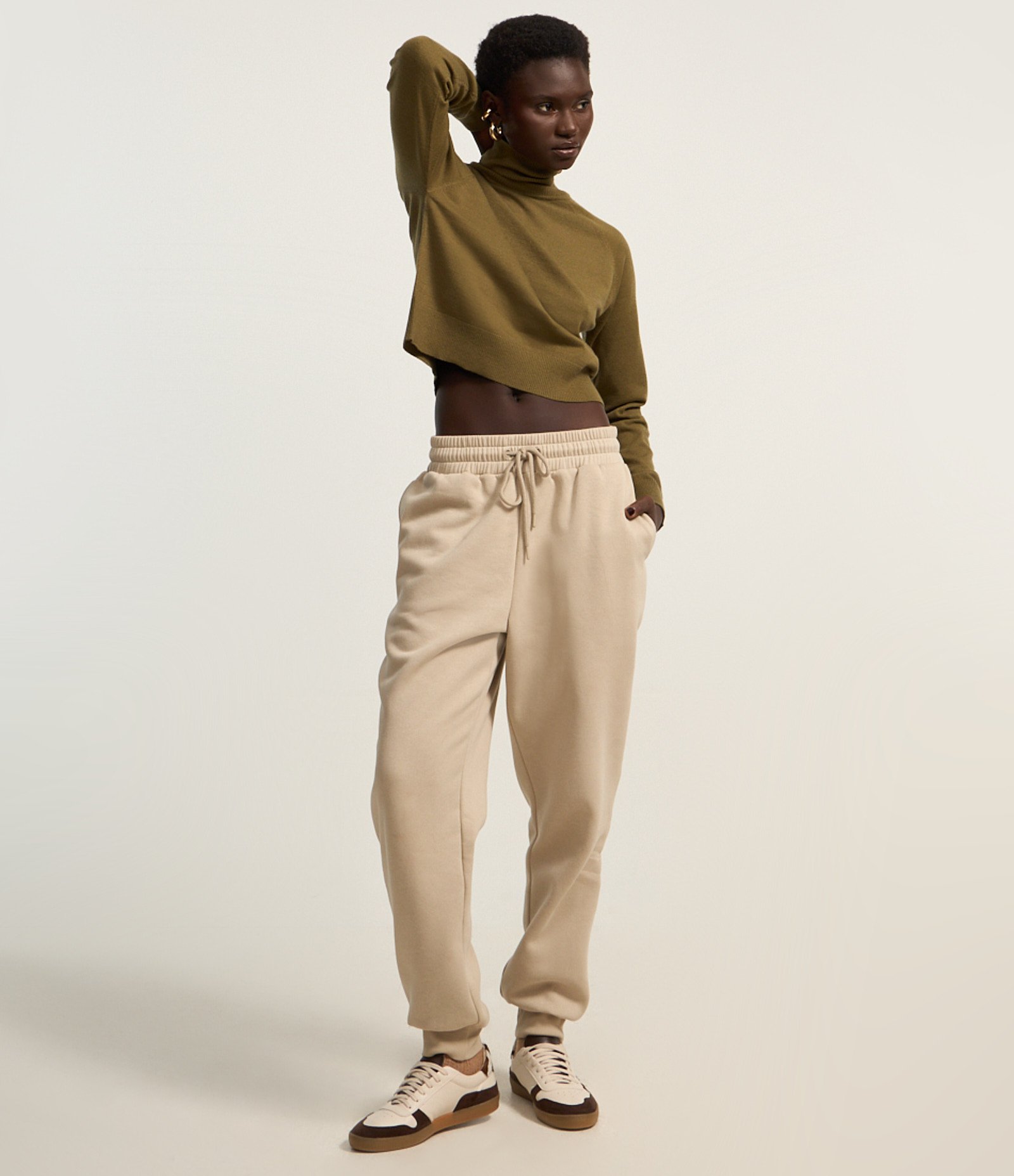 Blusa em Tricô com Gola Alta e Manga Longa Verde 2