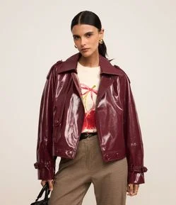 Jaqueta em PU com Faixa no Punho e Efeito Vinil