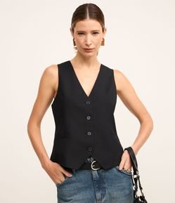 Colete Básico Alfaiatado com Abotoamento