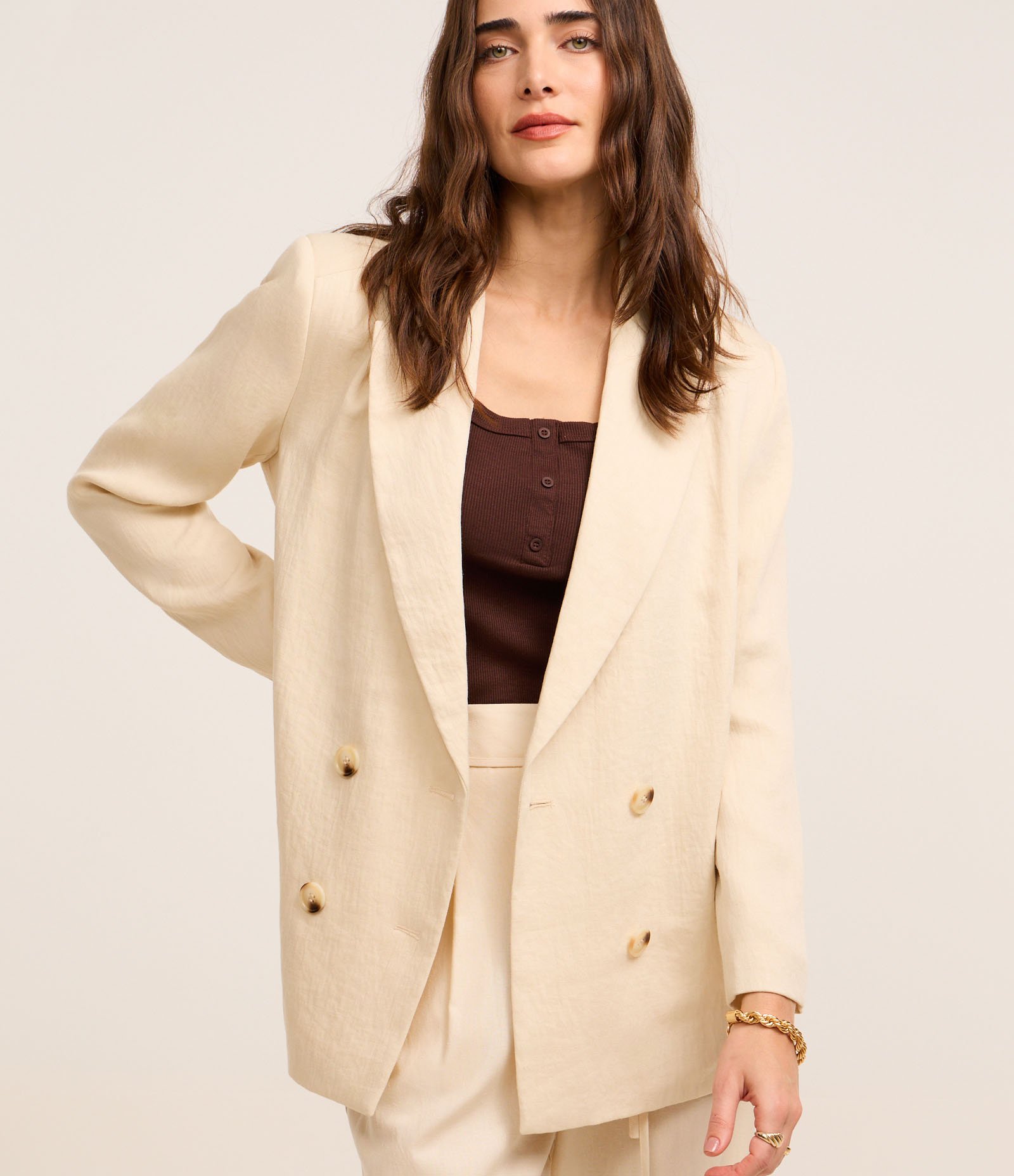 Blazer Oversized Alfaiatado em Viscose com Bolsos Bege 1