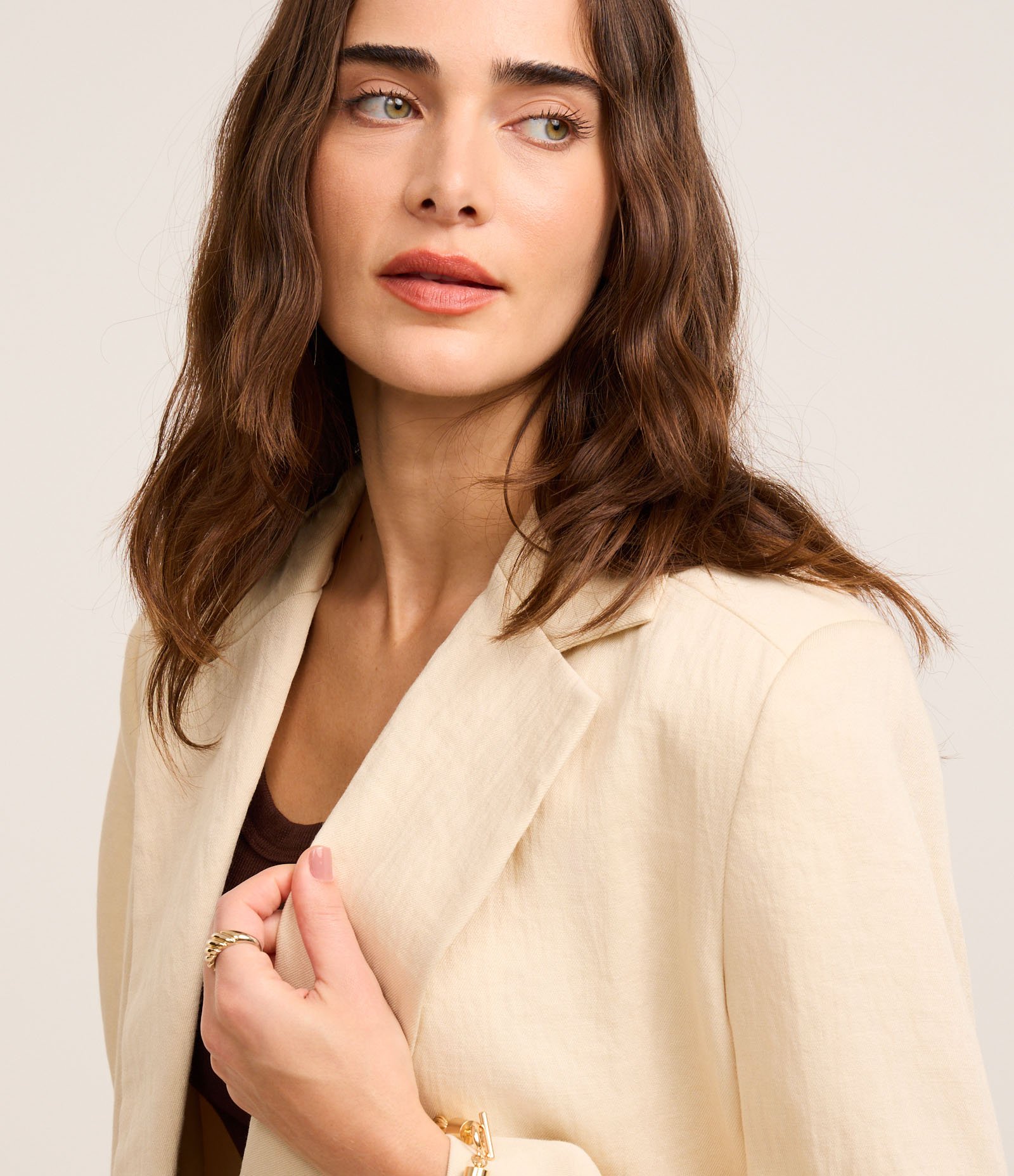 Blazer Oversized Alfaiatado em Viscose com Bolsos Bege 3