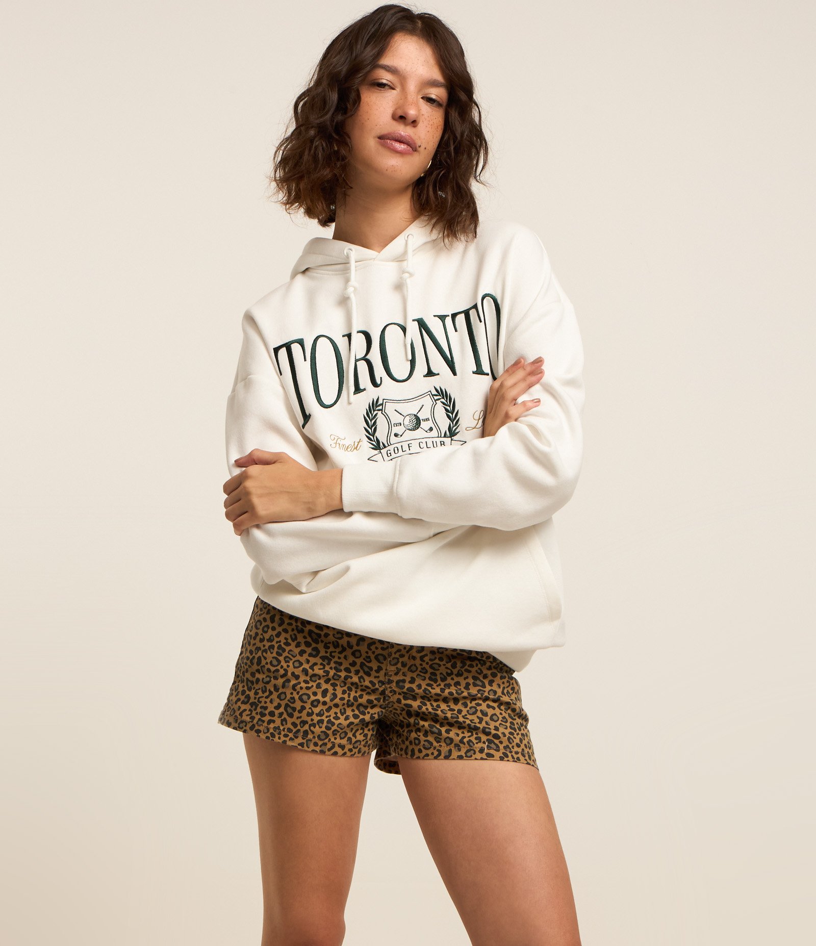 Short Hot Pants em Sarja com Estampa Animal Print Oncinha Marrom 2