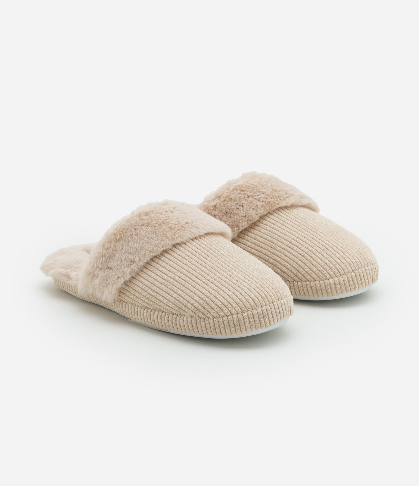 Pantufa Aberta Texturizada de Pelinhos Bege 2