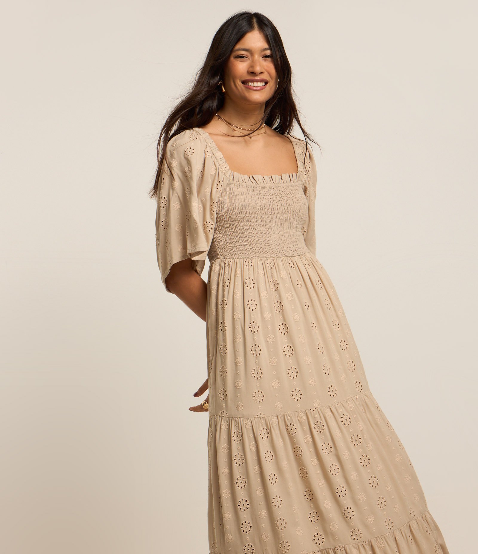 Vestido New Midi em Laise com Bordado e Lastex Bege 2