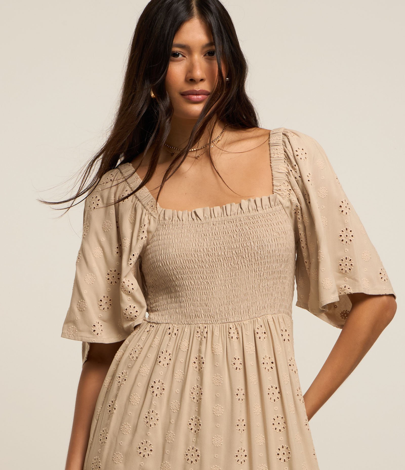 Vestido New Midi em Laise com Bordado e Lastex Bege 3