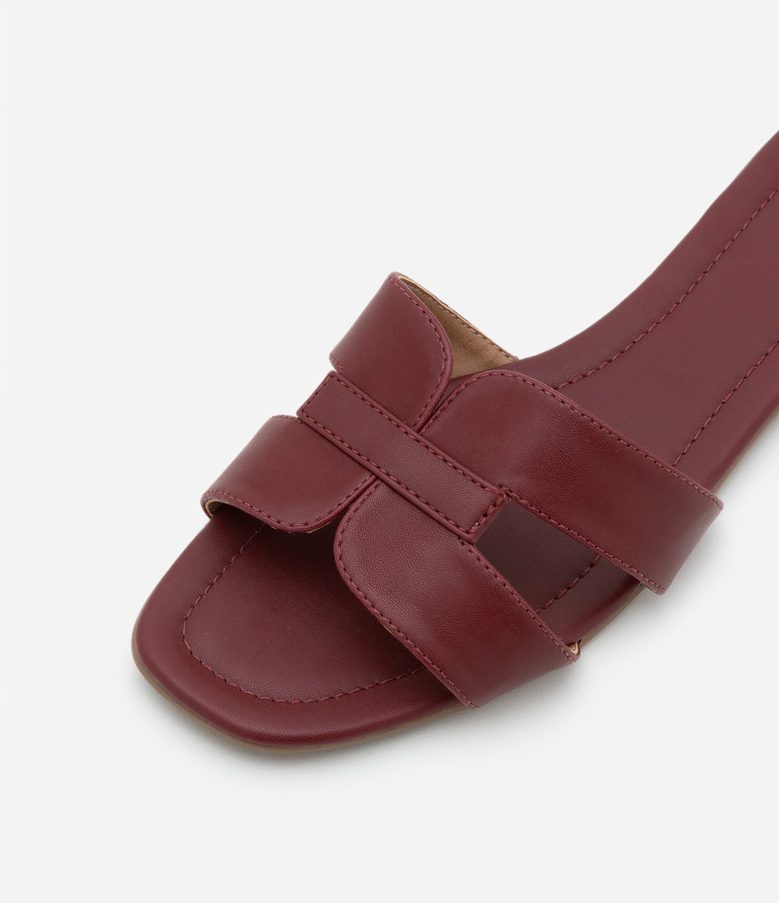 Sandália Rasteira com Cabedal H Bordô 4