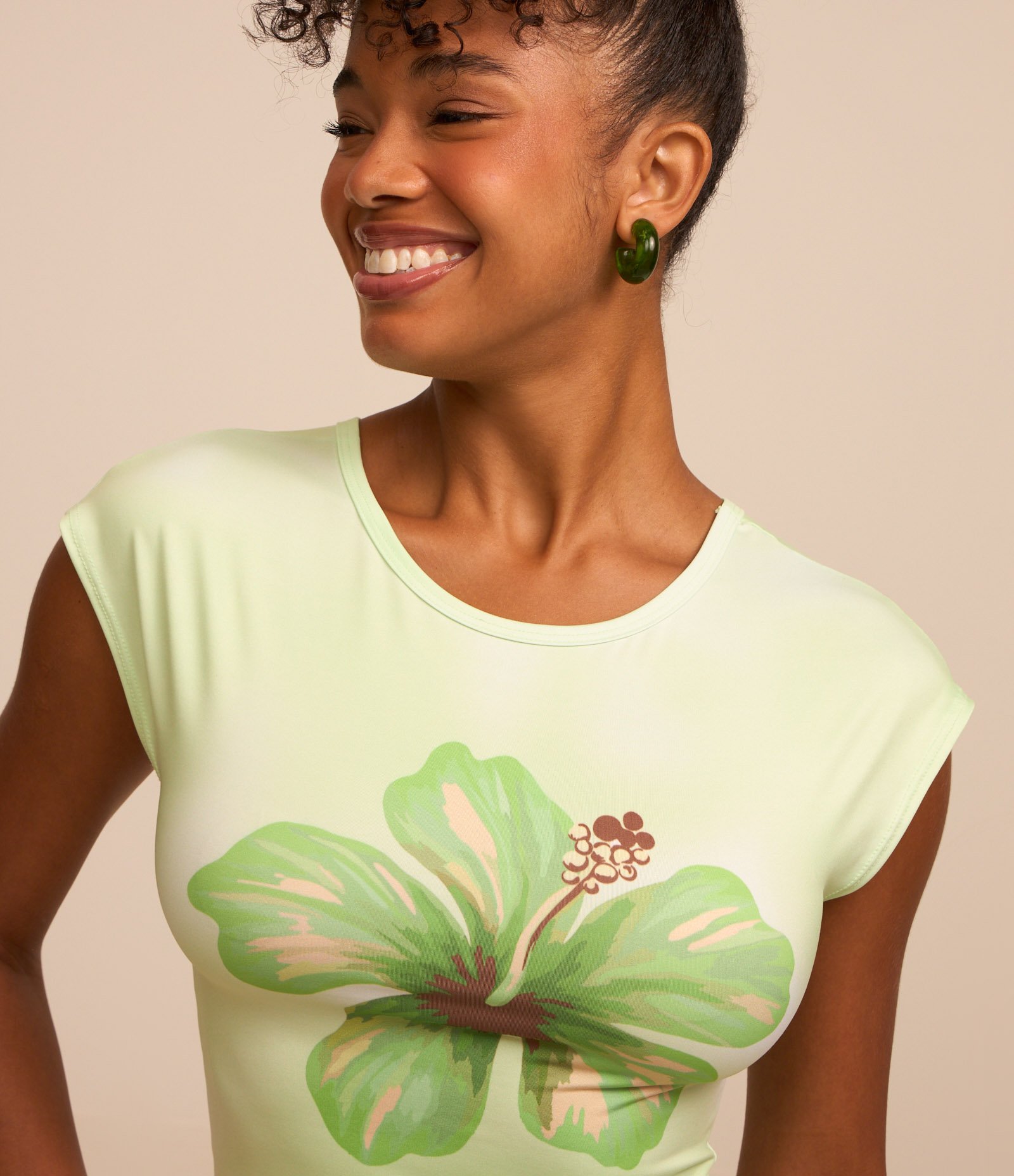 Blusa em Microfibra com Estampa de Hibisco Verde 3