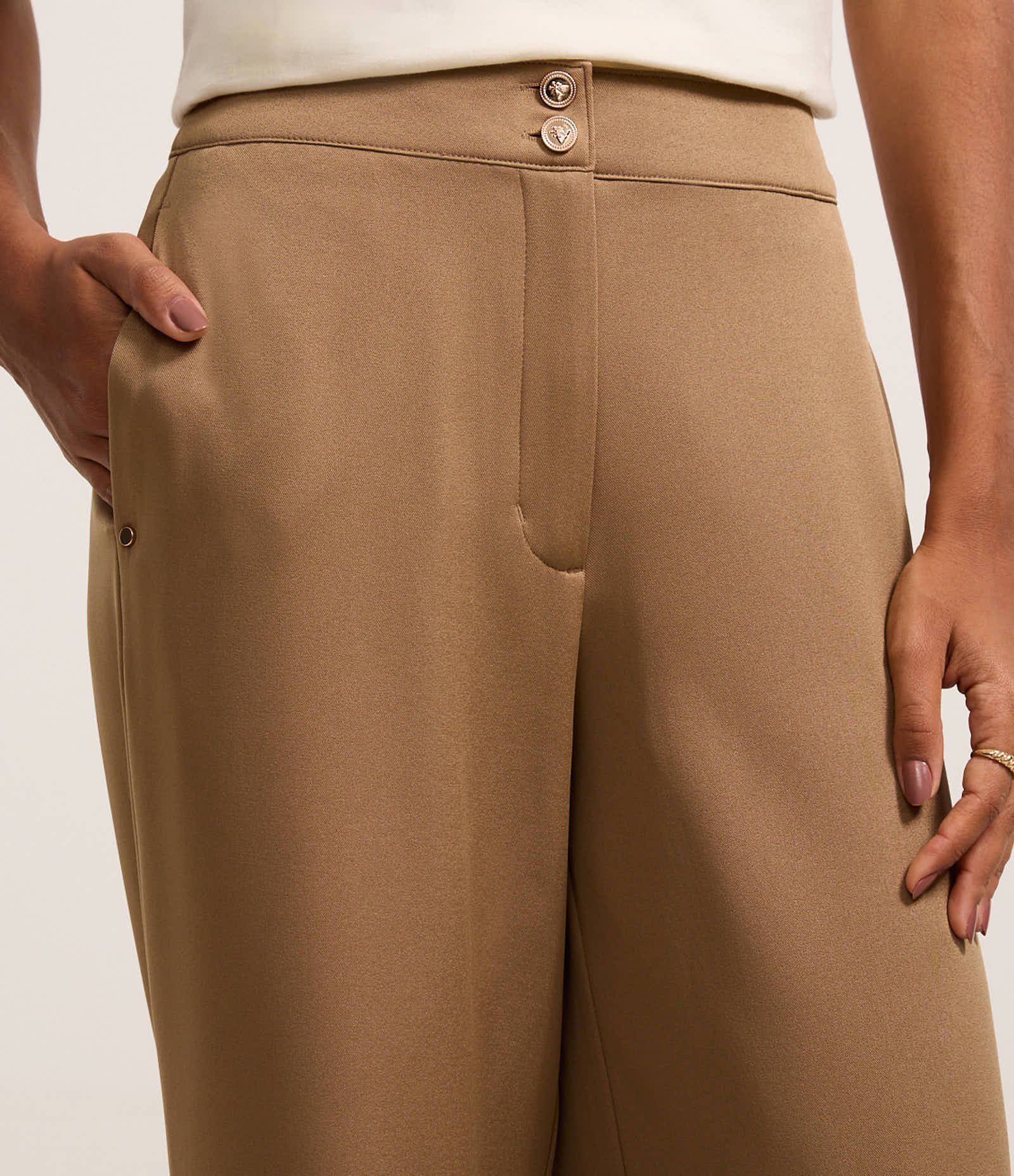 Calça Wide Leg Alfaiatada Cintura Alta com Botões Duplos Marrom 4