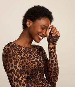 Blusa Cropped Esportiva em Microfibra com Estampa de Onça