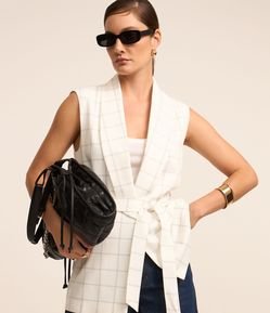 Colete Alfaiataria com Amarração e Estampa Xadrez Grid