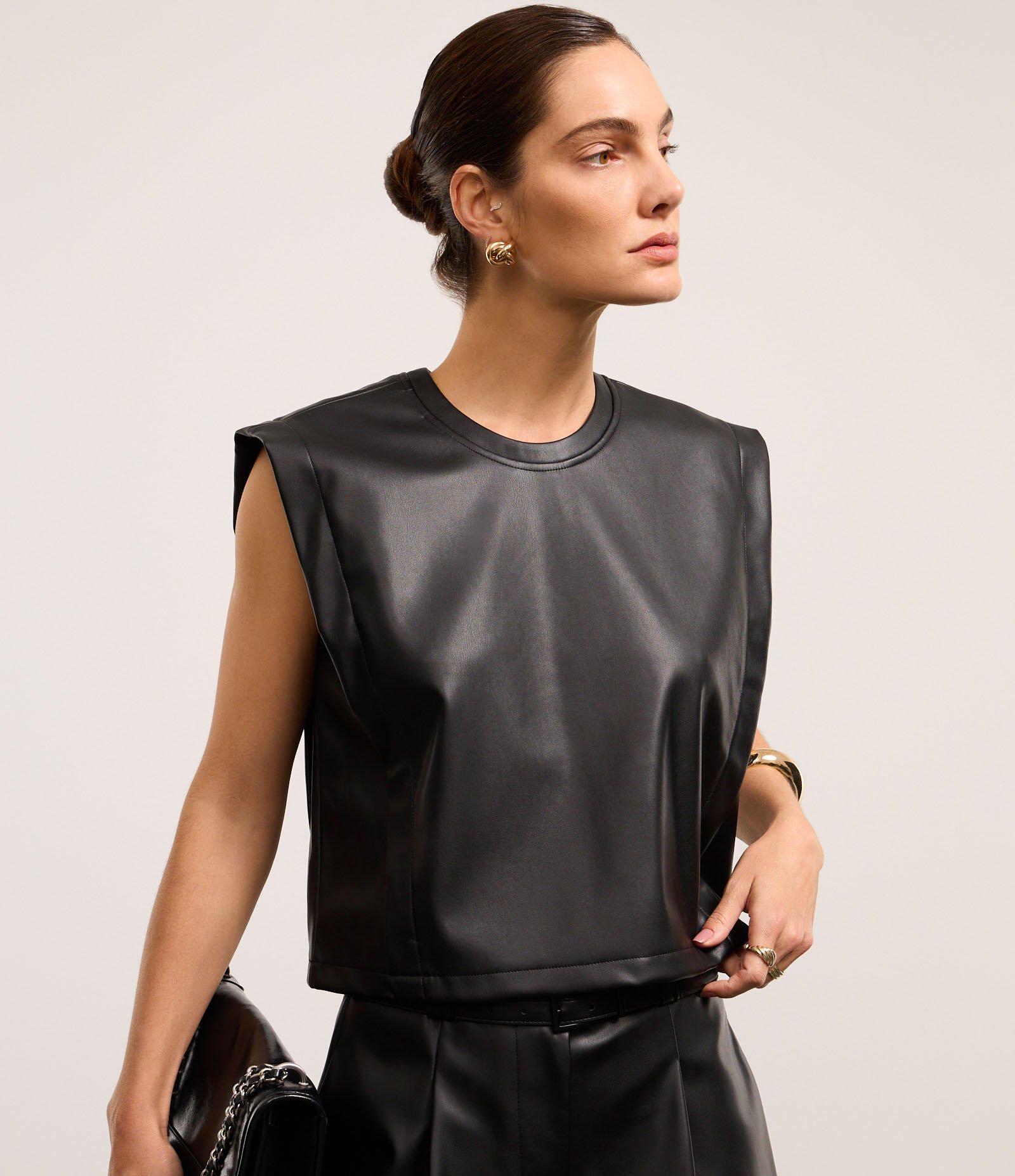 Blusa em PU com Abertura de Gota Preto 1