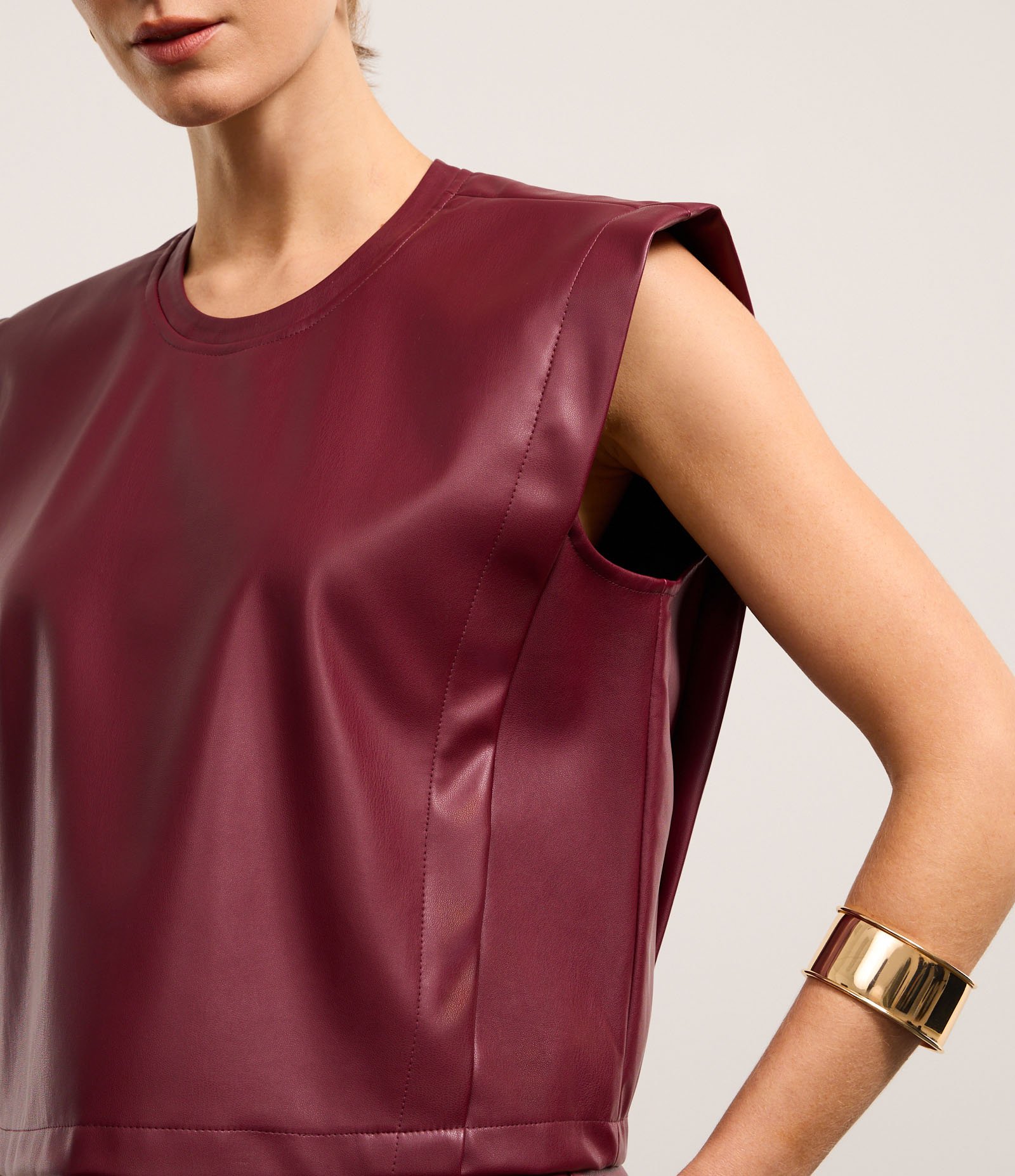 Blusa em PU com Abertura de Gota Vermelho 3