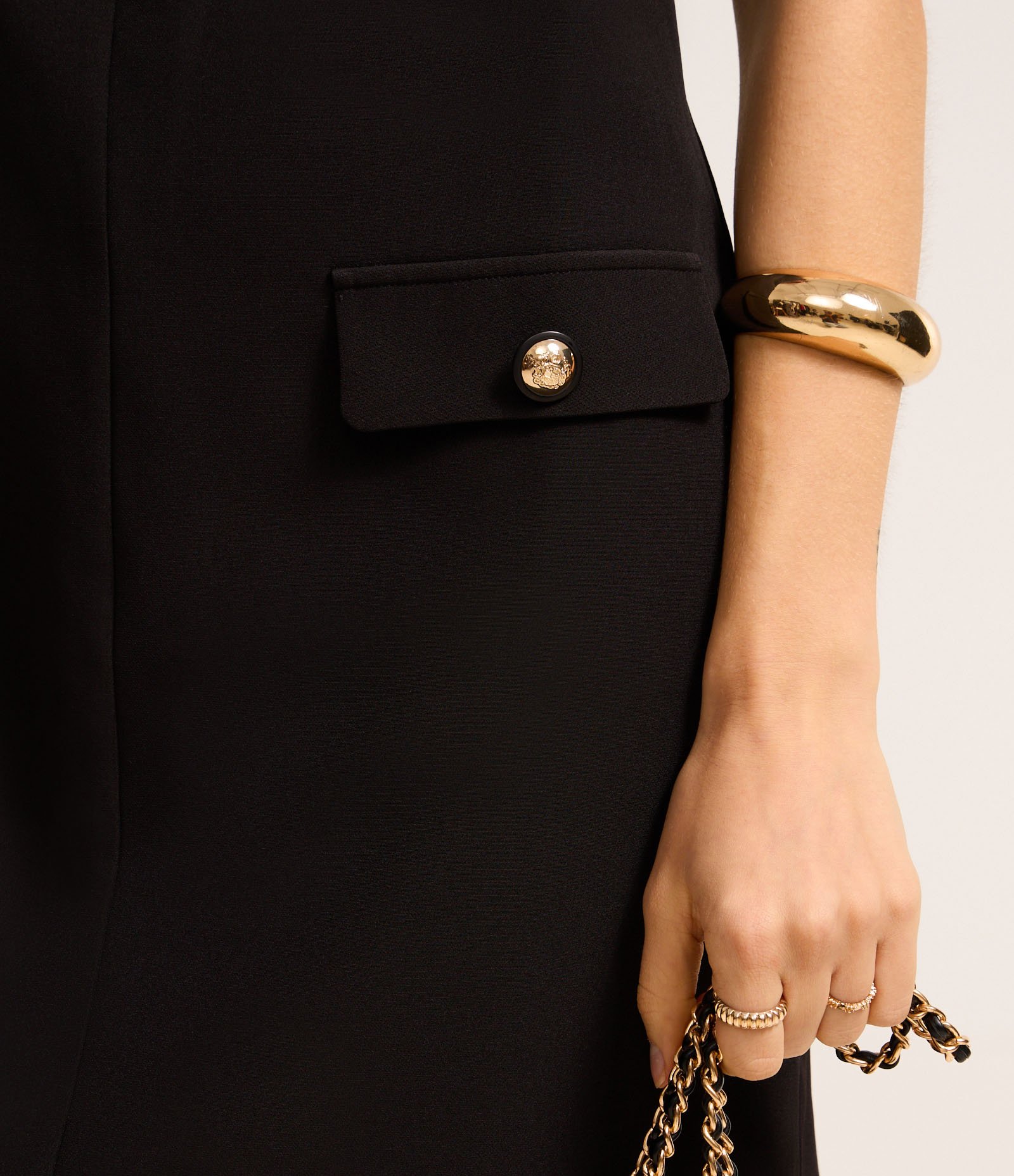 Vestido Curto em Crepe com Decote V Frente e Costas Preto 5