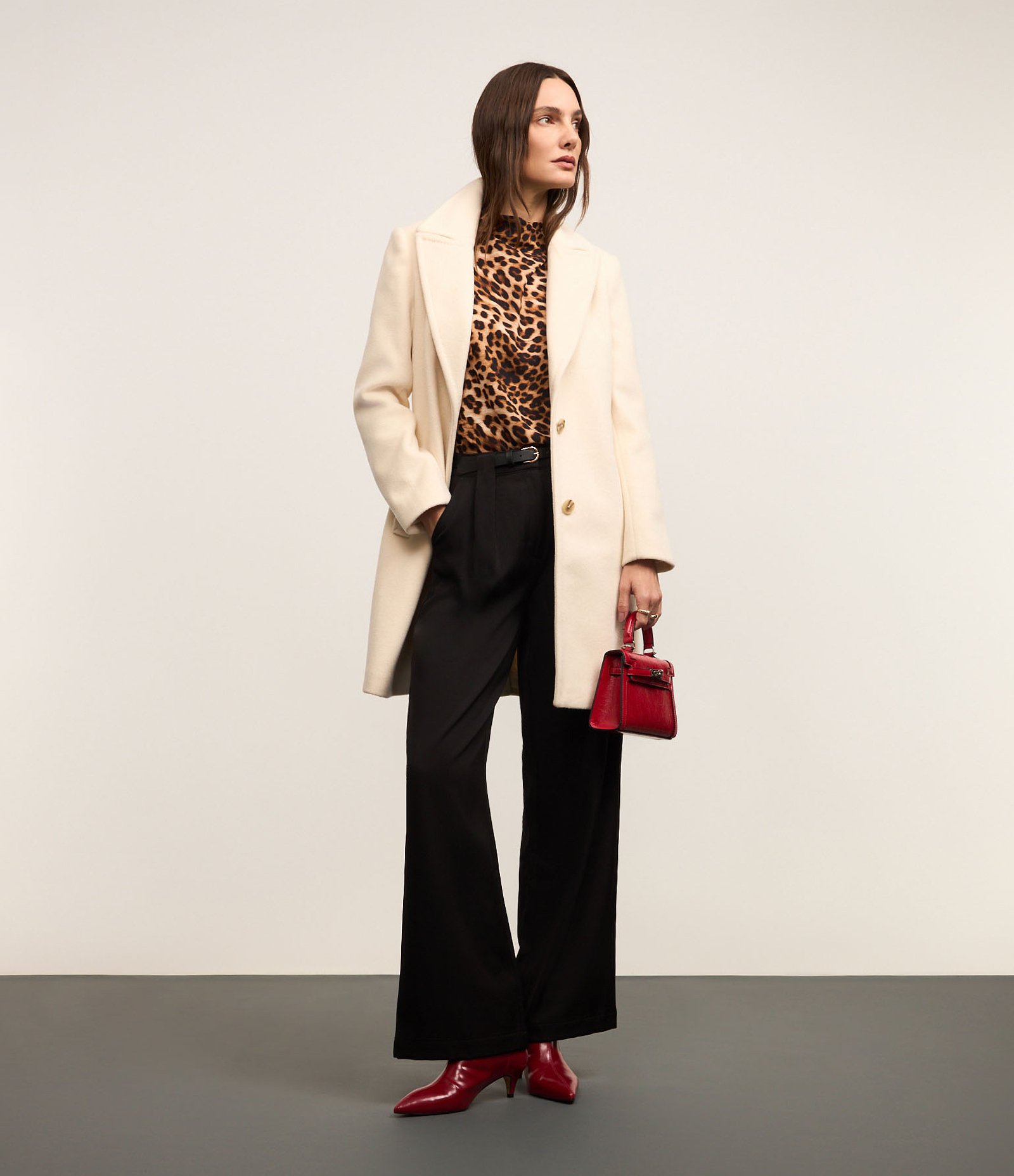 Calça Wide Leg Alfaiataria com Cintura Alta e Cinto Preto 1