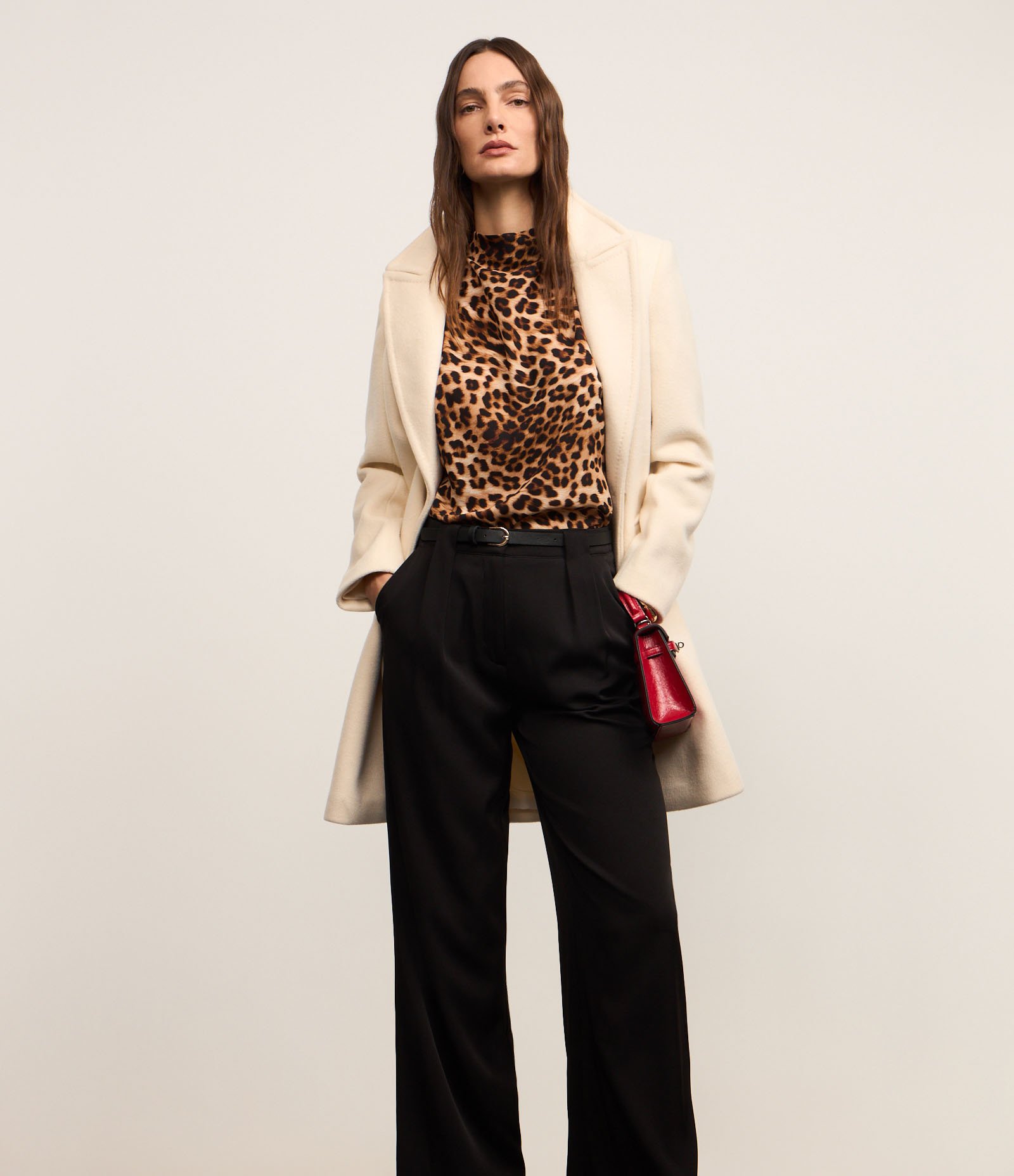 Calça Wide Leg Alfaiataria com Cintura Alta e Cinto Preto 2