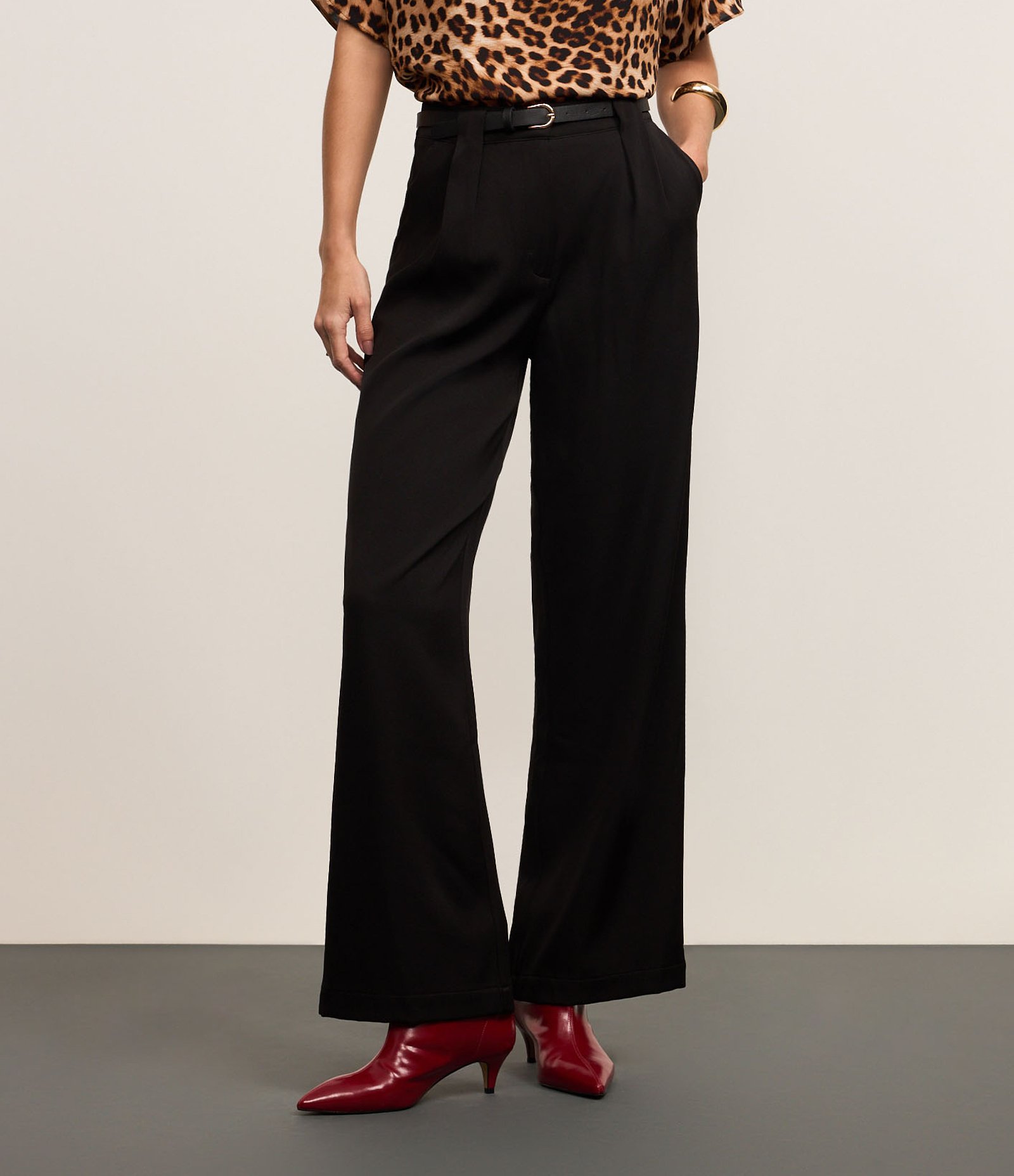 Calça Wide Leg Alfaiataria com Cintura Alta e Cinto Preto 3