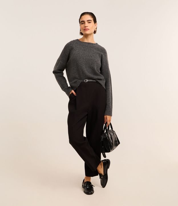 Calça Cenoura Alfaiatada com Cinto Fivela