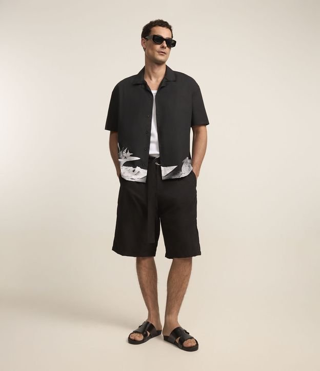 Camisa Boxy em Alfaiataria com Estampa Surrealismo na Barra