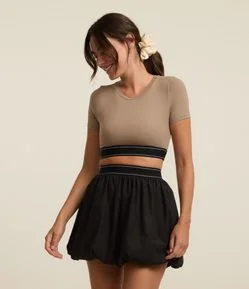Camiseta Cropped Esportivo em Microfibra com Elástico Contrastante