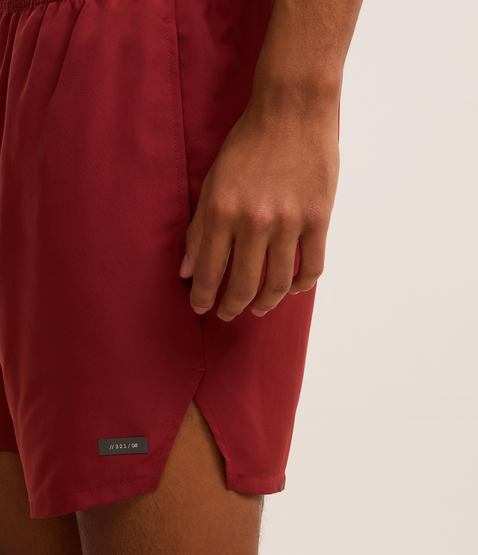 Bermuda Esportiva com Cós Elástico Vermelho Borgonha 4