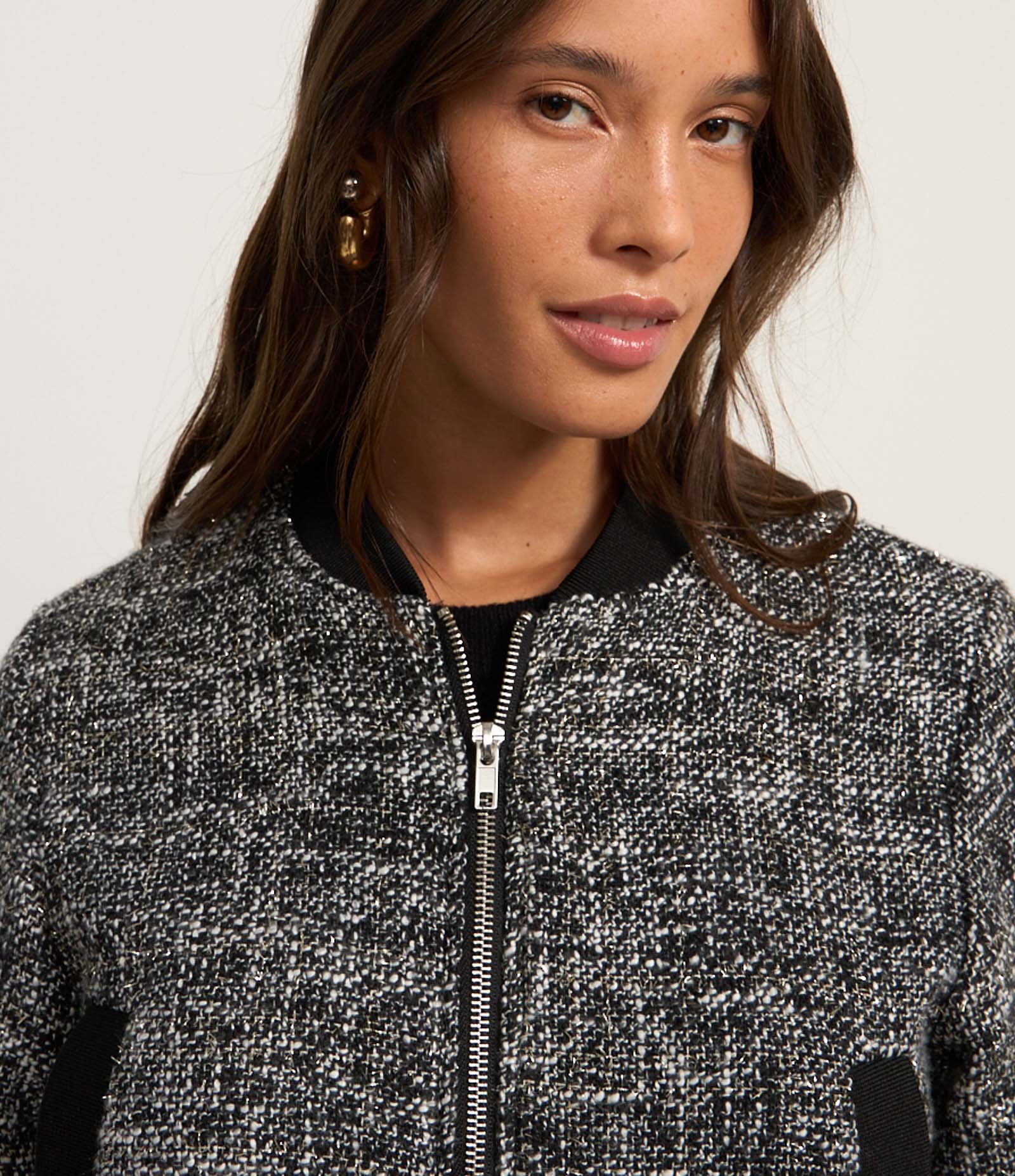 Jaqueta Bomber em Tweed com Detalhes em Ribana Preto 3