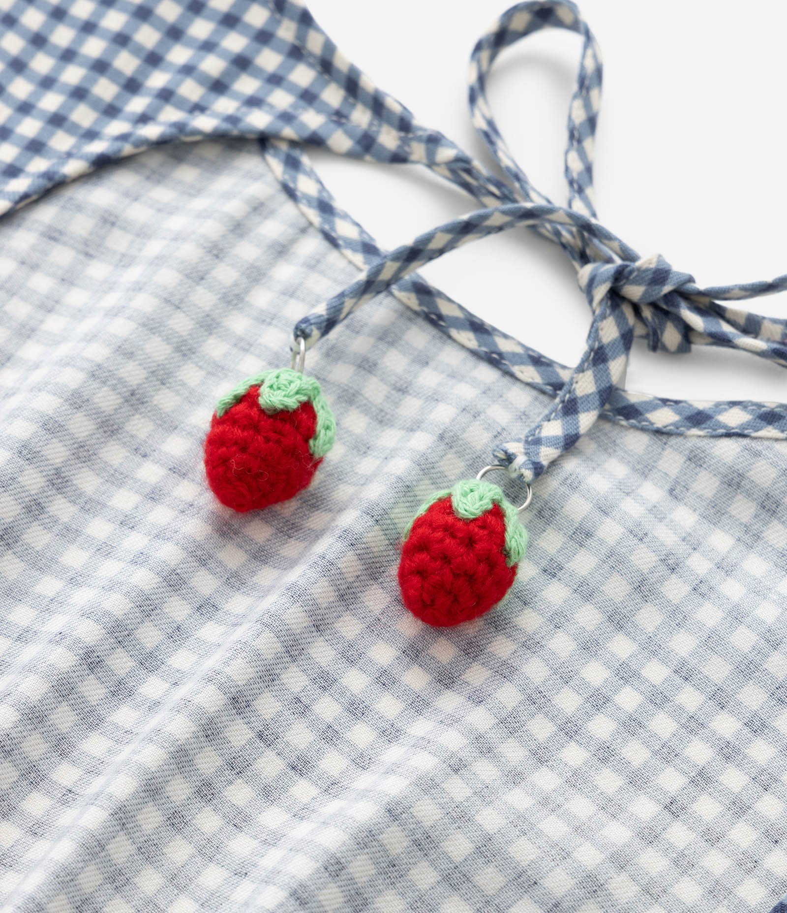 Vestido Infantil com Pingente Morango e Estampa Xadrez - Tam 5 a 14 Anos Azul 4