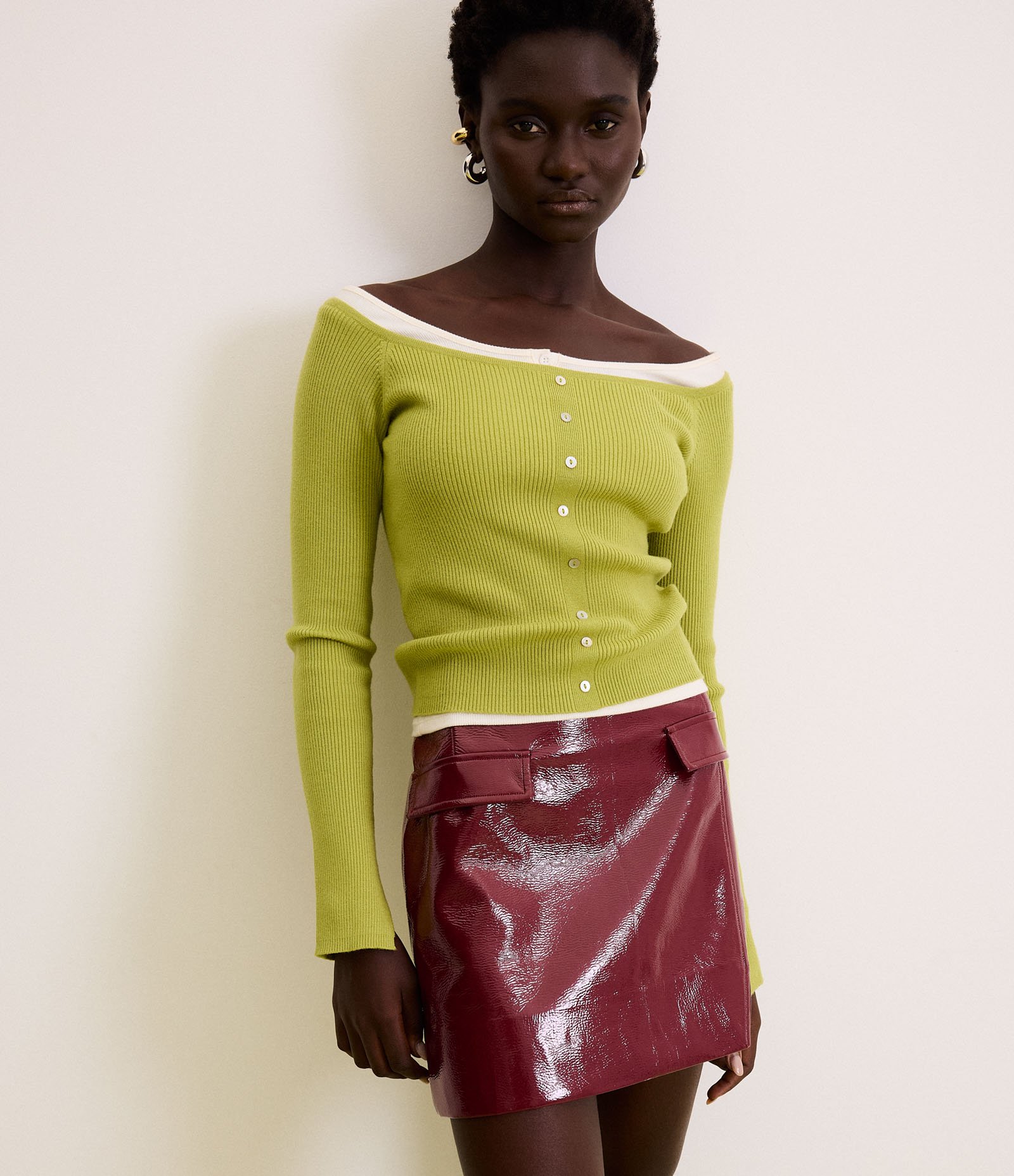 Blusa em Tricô Ombro a Ombro e Botõezinhos Frontais Verde 1