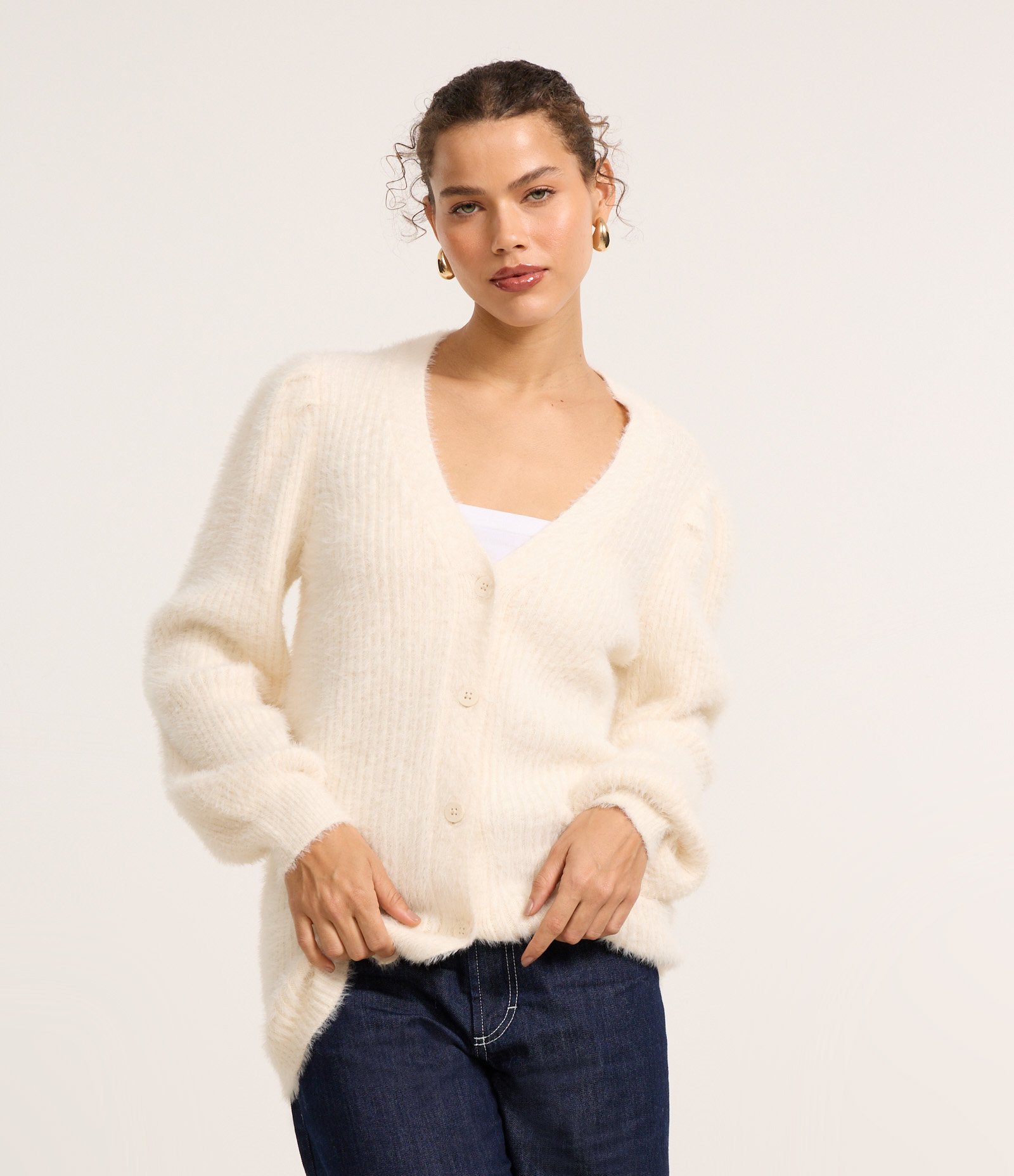 Cardigan Alongado em Tricô com Pelinhos e Punhos Canelados Bege 1