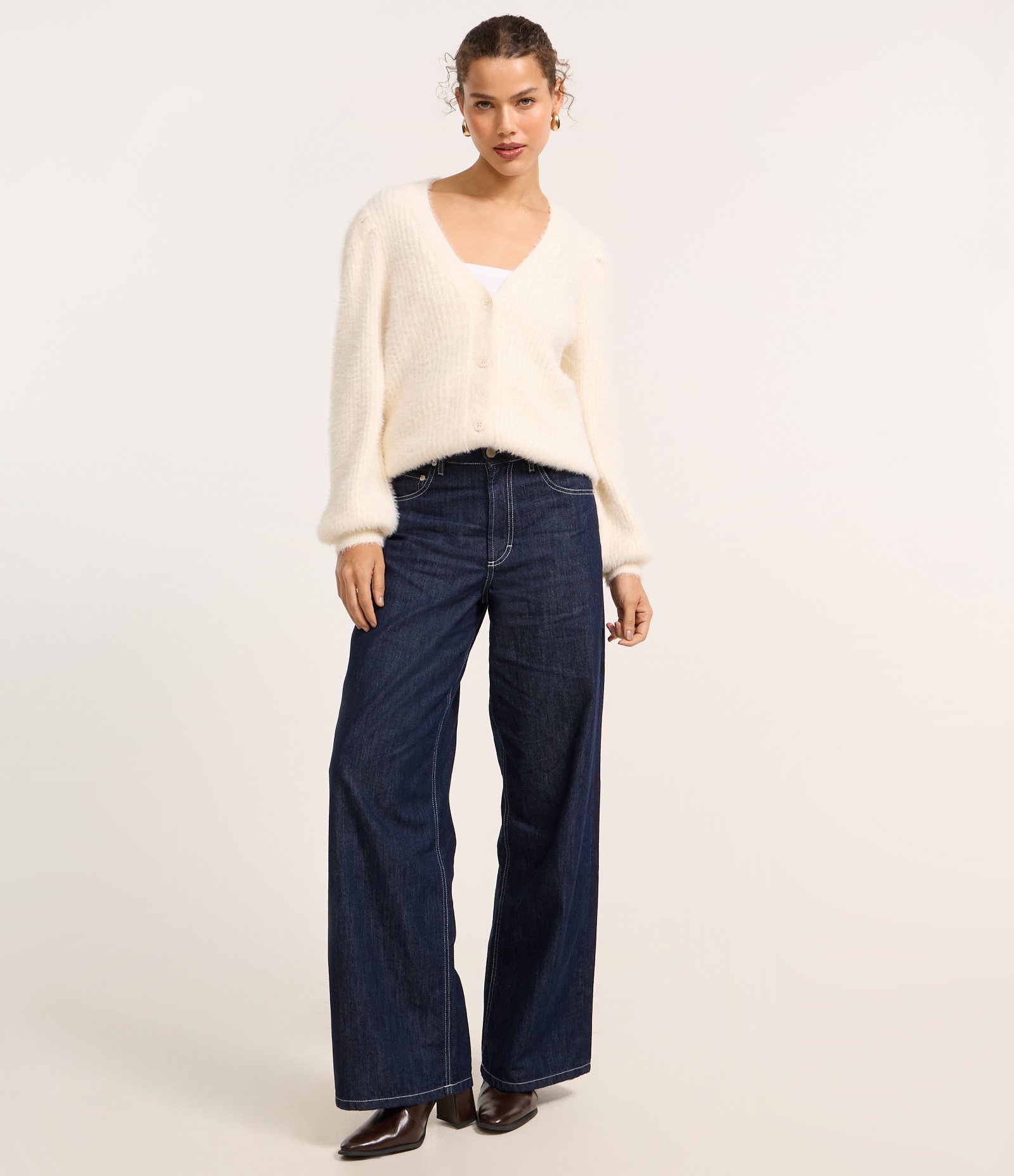 Cardigan Alongado em Tricô com Pelinhos e Punhos Canelados Bege 2