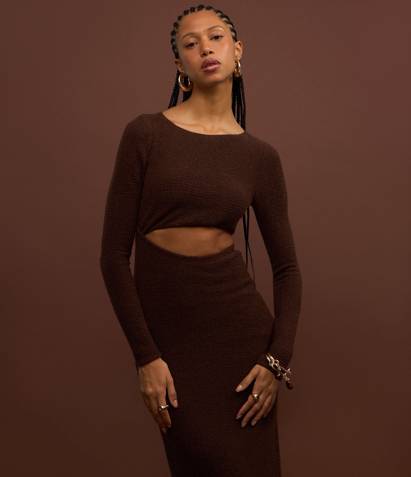 Vestido Midi Texturizado com Recorte Vazado na Cintura Marrom 6