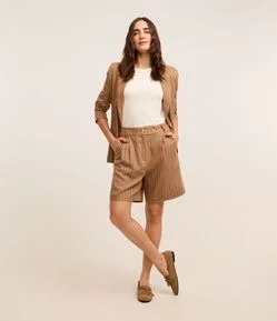 Bermuda Reta em Viscolinho Listrado com Riscas de Giz