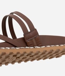 Sandália Rasteira em Pu com Tiras de Chinelos