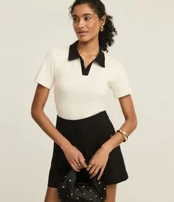 Camiseta Polo em Ribana com Gola Contrastante