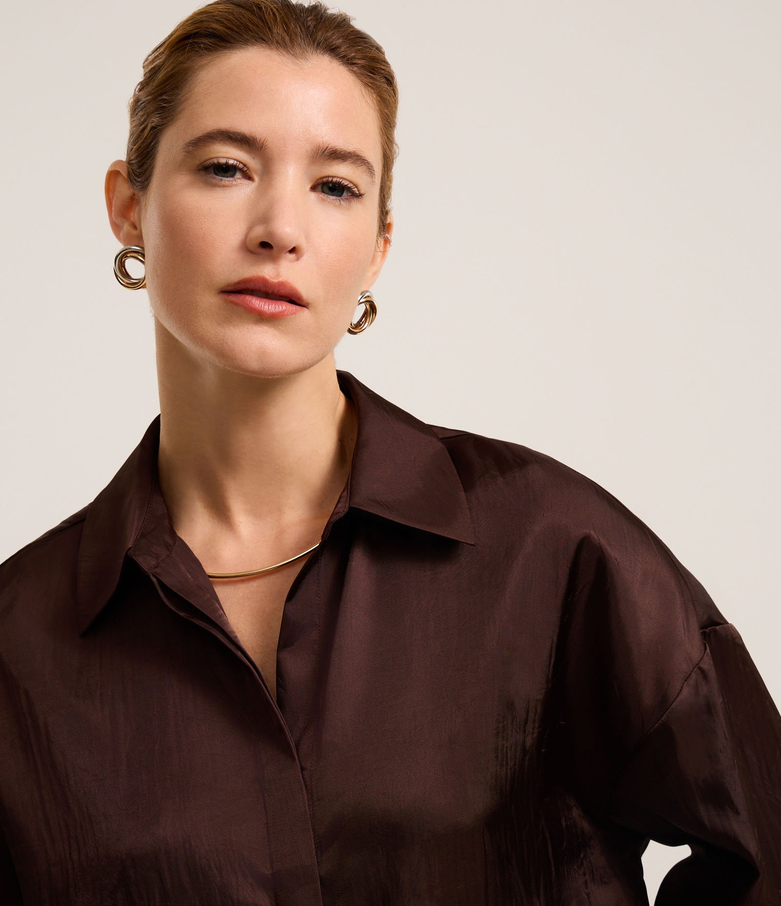 Camisa Acetinada com Botões e Manga Longa 4