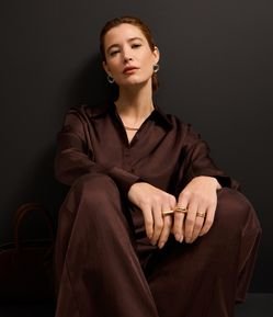 Camisa Acetinada com Botões e Manga Longa