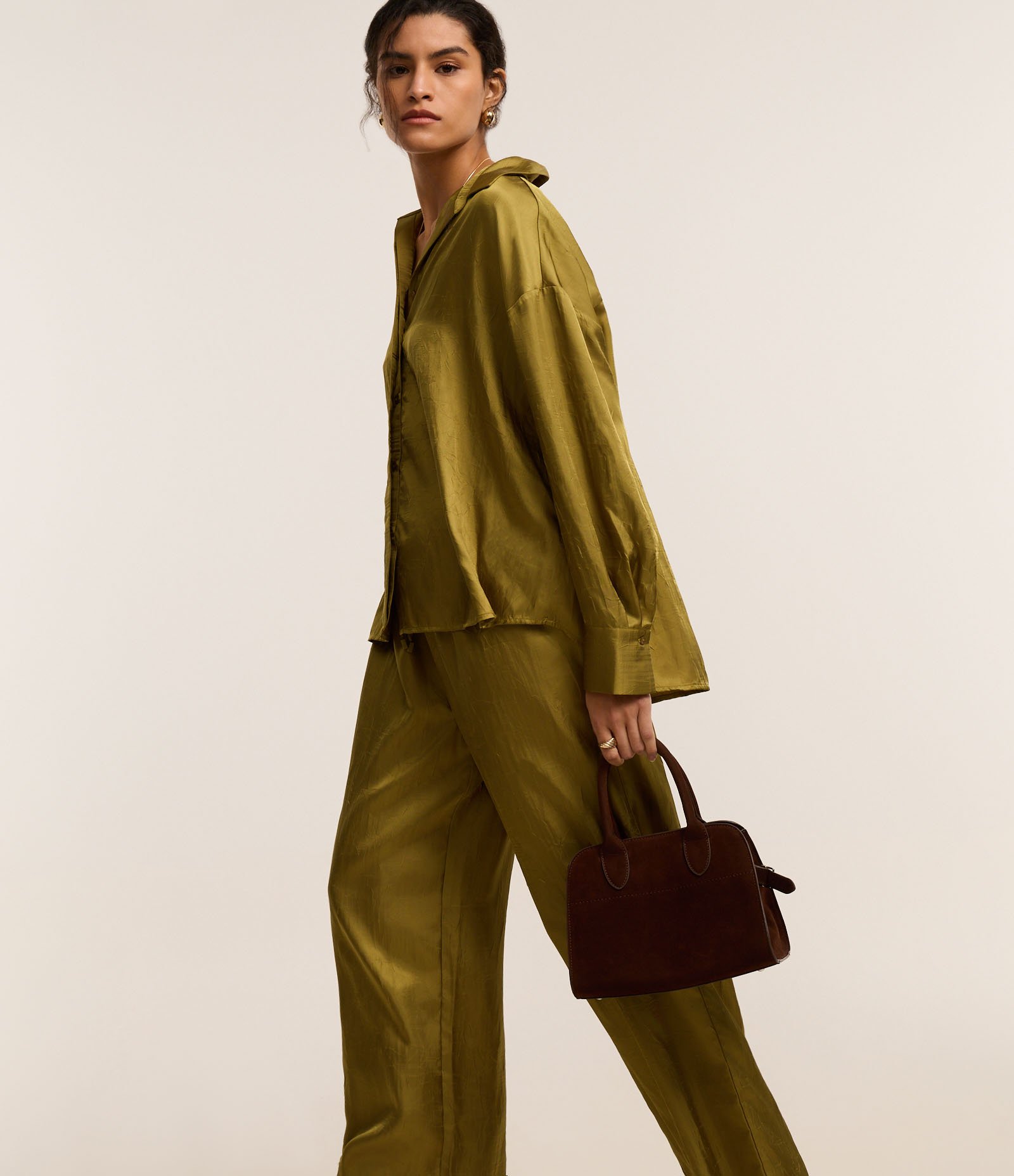 Camisa Acetinada com Botões e Manga Longa Verde 7