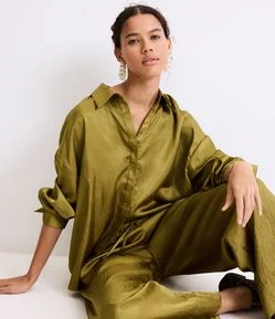 Camisa Acetinada com Botões e Manga Longa