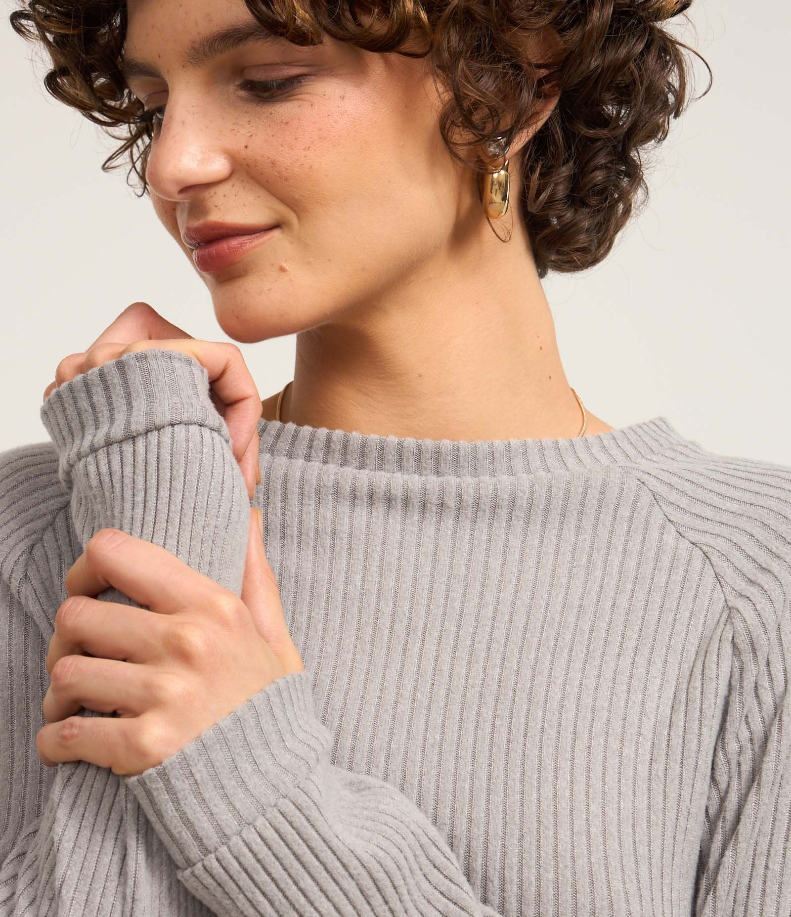 Blusa Slim Canelada Felpuda com Cava Raglan Cinza 3