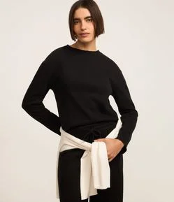 Blusa em Moletinho com Friso Frontal e Gola Média